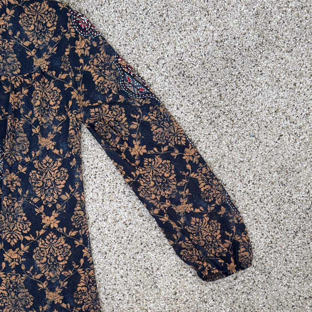 Knox Rose Navy and Beige Patterned Blouse - Picture 13 of 16